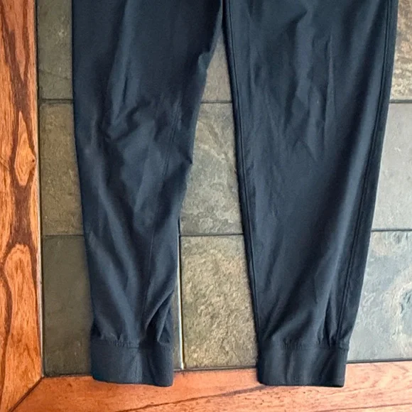 Vuori Men's Meta Black Joggers with White Drawstring - Picture 3 of 4